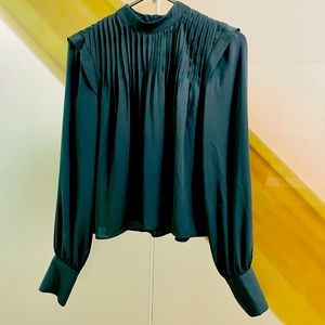 Aritzia Babaton gorgeous green shirt